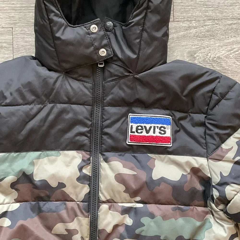 Levis levis hooded